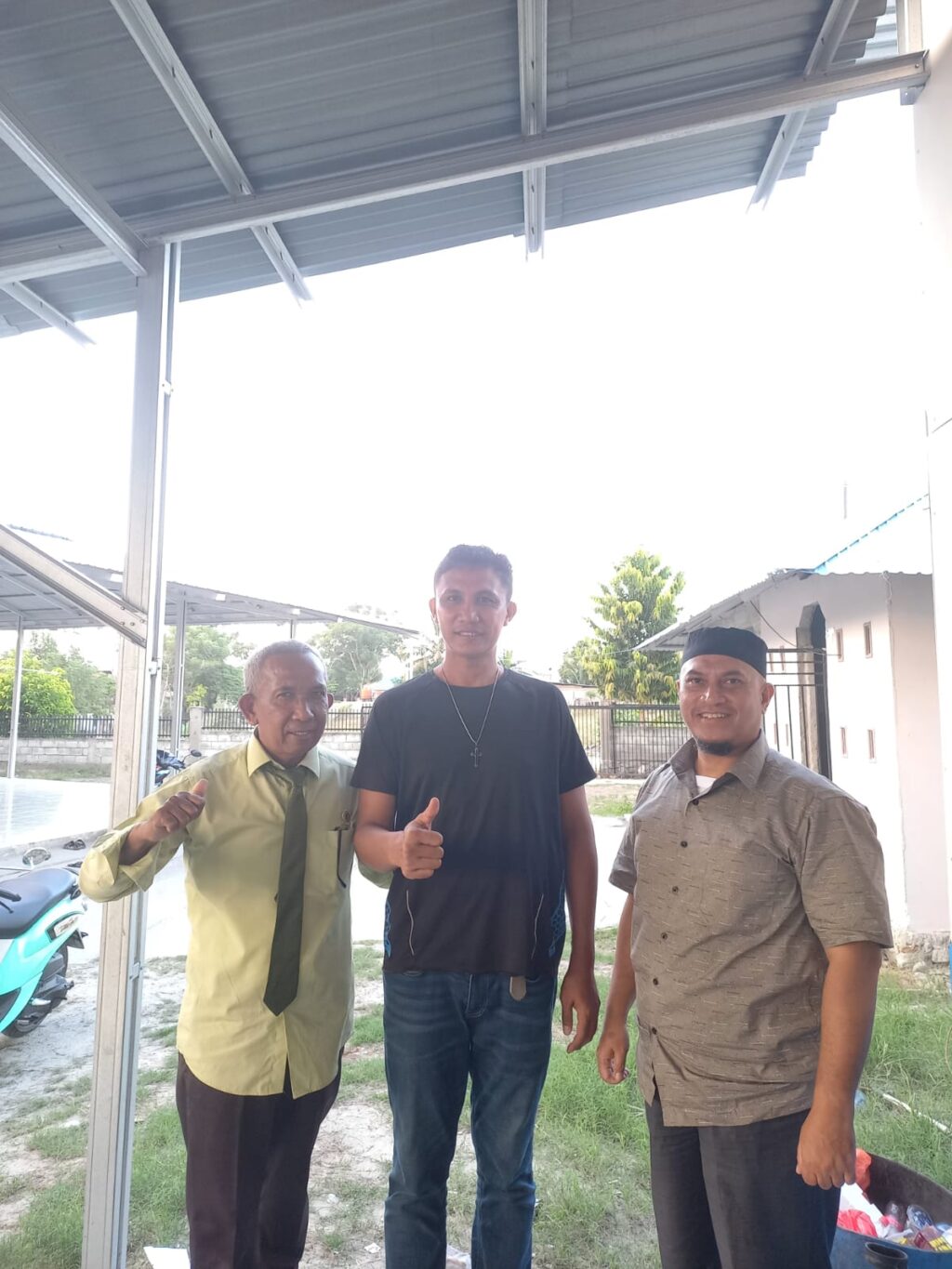 kiri : Misbahuddin,. SH. MH Tengah : Melky Kanan : Sahlan Lamporo,. SH. MH dok.pribadi