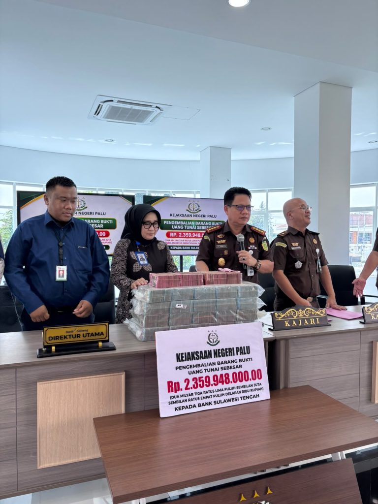 Kejari Kembalikan Dana Rp2,3 M Hasil Penanganan Tindak Pidana Perbankan, Dirut Bank Sulteng: Ini Momen Bersejarah